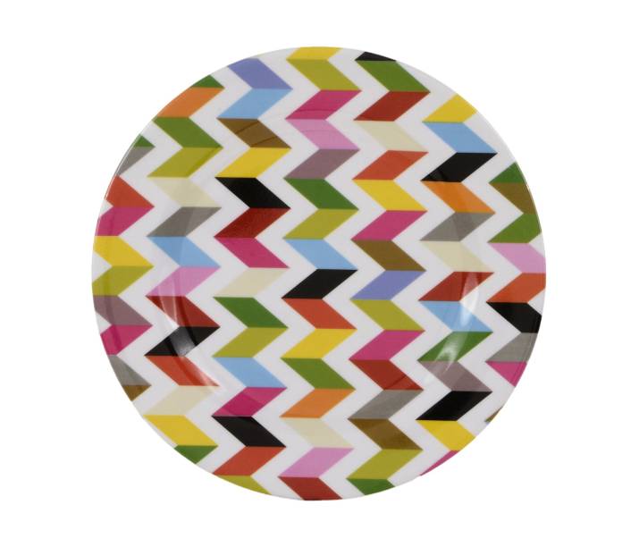 O prato de sobremesa Ziggy Melamina Colors custa R$ 25,99 na Etna.