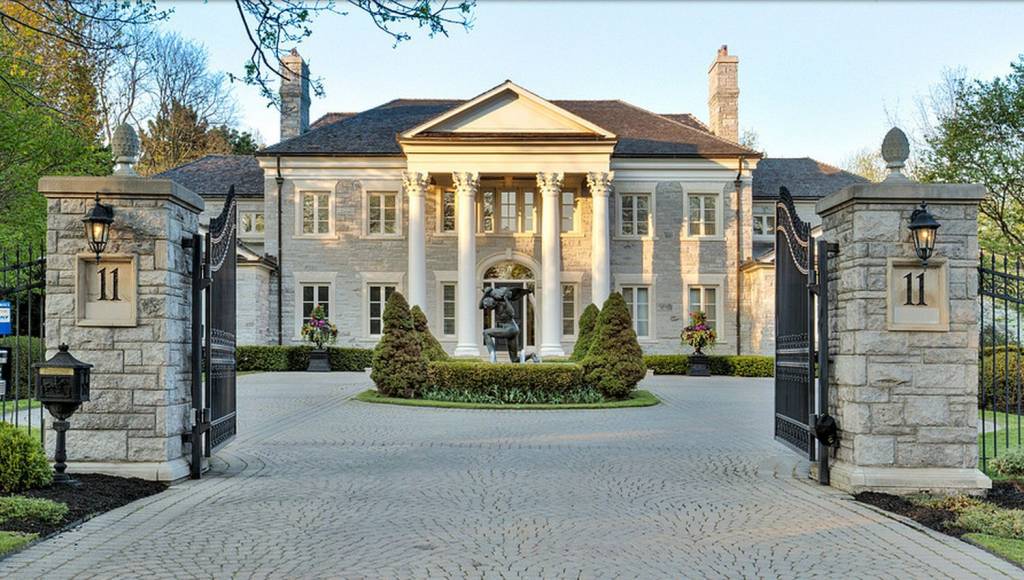 Meninas Malvadas: conheça a mansão “barro” de Regina George!