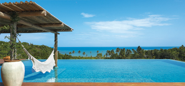 Na casa em Trancoso, dá para ver o mar de todos os cômodos