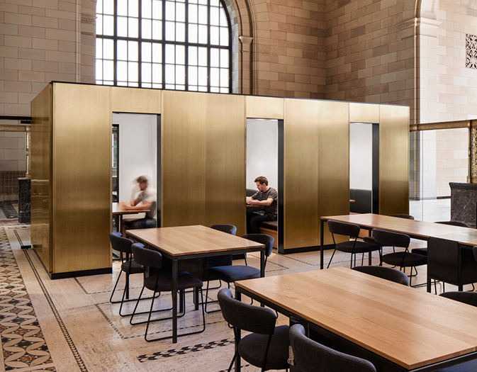 Espaço de coworking revitaliza antigo banco em Montreal