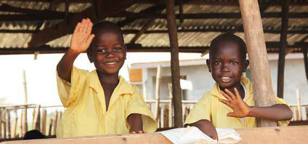 00-brasileiros-constroem-escolas-de-bambu-na-liberia