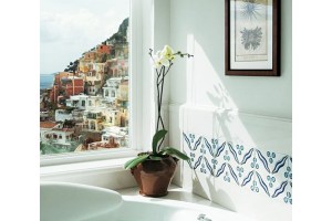 01-A Costa Amalfitana, na Itália, pode ser vista da banheira desta casa
