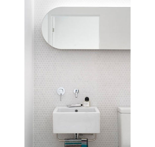 01-banheiros-e-lavabos-monocromaticos-para-se-inspirar