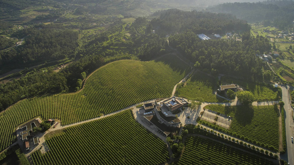 01-em-portugal-um-hotel-para-os-amantes-do-vinho