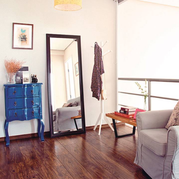 01-este-loft-tem-um-quarto-grande-dividido-em-dois-ambientes