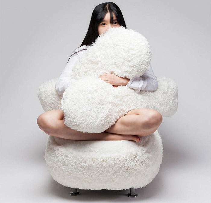 01--free-hug-sofa