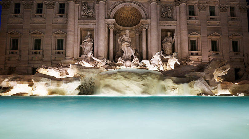 02-apos-reforma-a-fontana-di-trevi-e-reinaugurada-em-roma