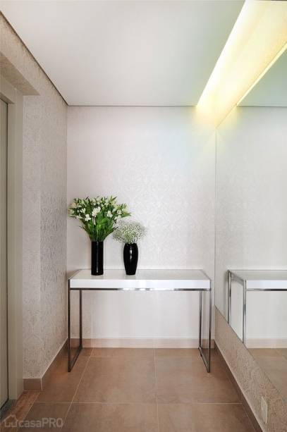 Hall de entrada projetado por MADI ARQUITETURA E DESIGN.