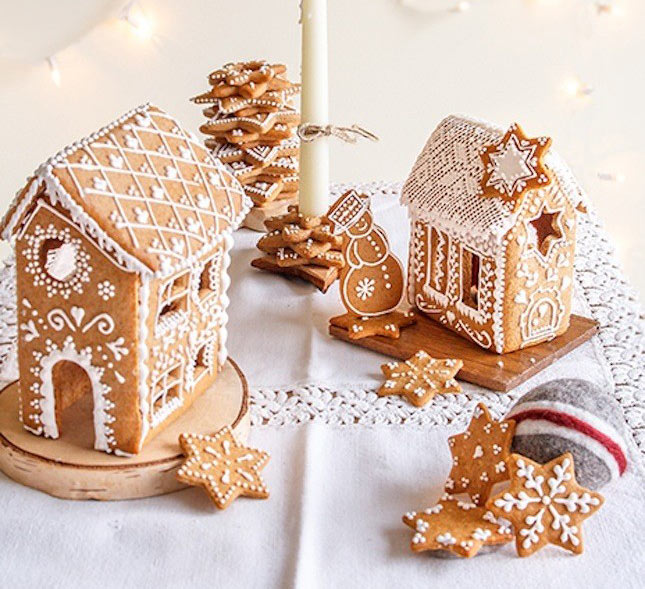 02-casinhas-feitas-de-gingerbread-para-decorar-a-mesa-de-natal