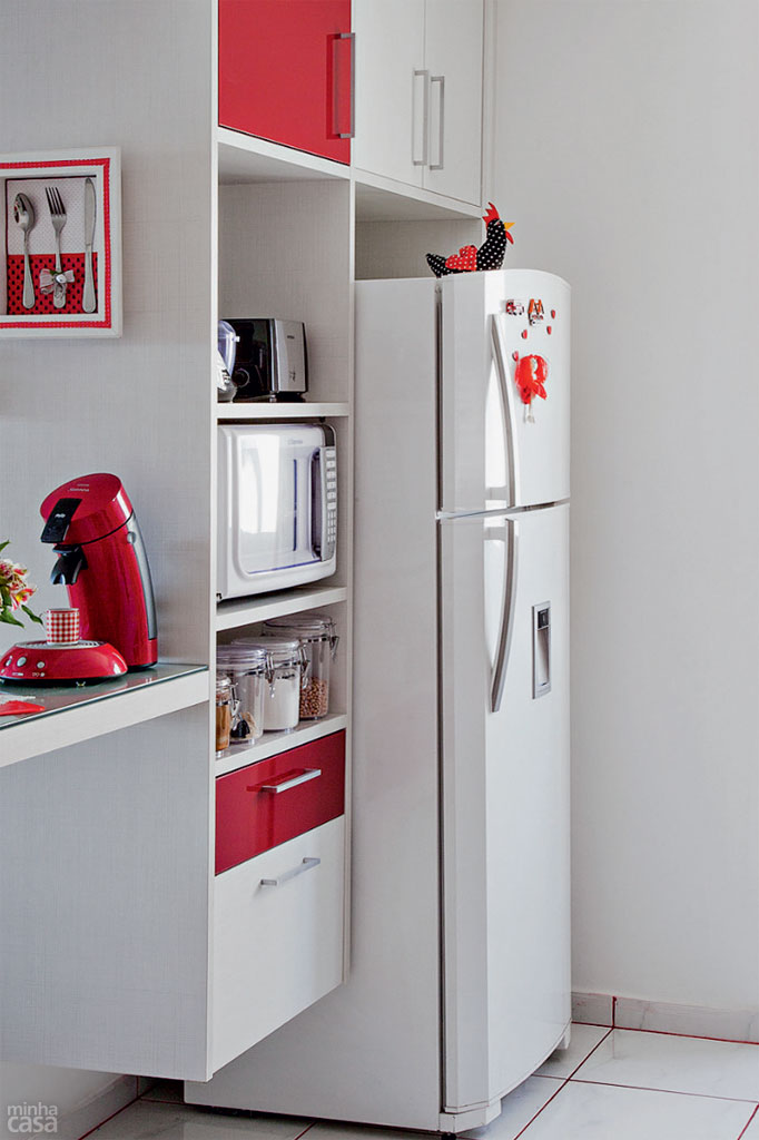 02-cozinha-sofisticada-vestida-de-vermelho-e-branco