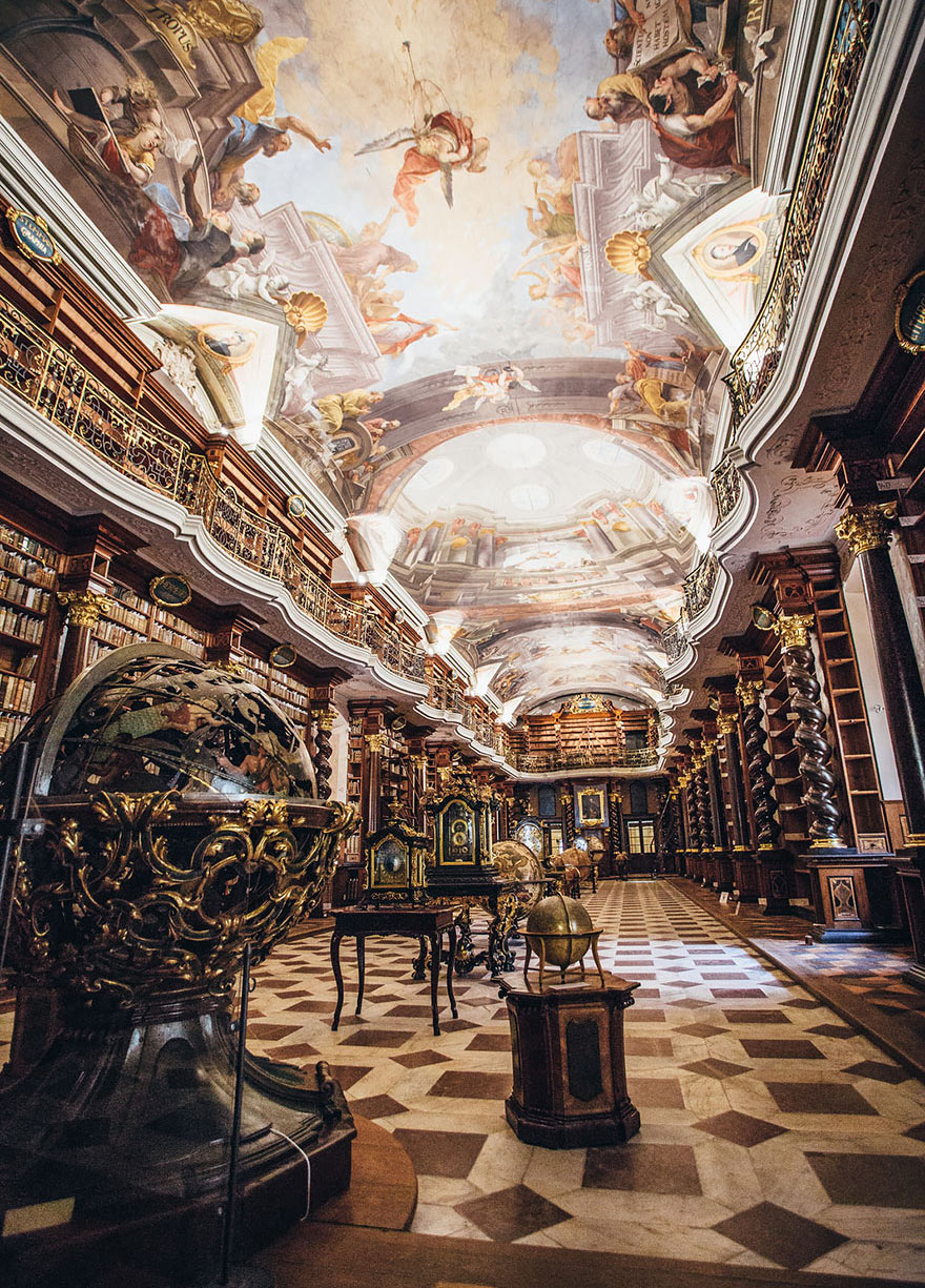 02-maior-e-mais-bonita-biblioteca-de-praga