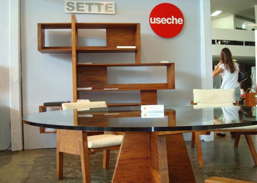 A Sette lança sua parceria com o designer Pedro Useche. A nova linha apresenta móveis de madeira maciça, todos de peroba de demolição.