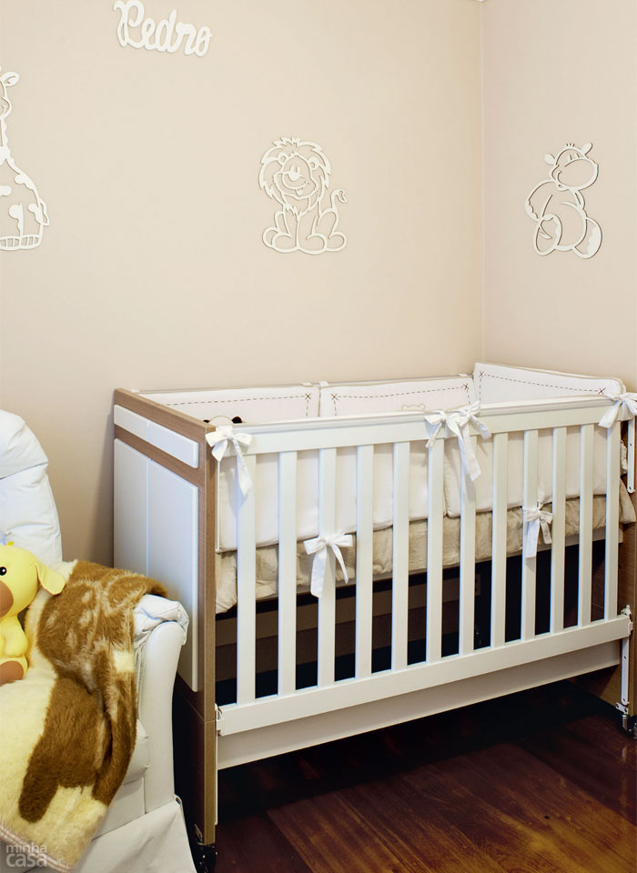 03-animais-selvagens-compoem-decoracao-de-quarto-de-bebe