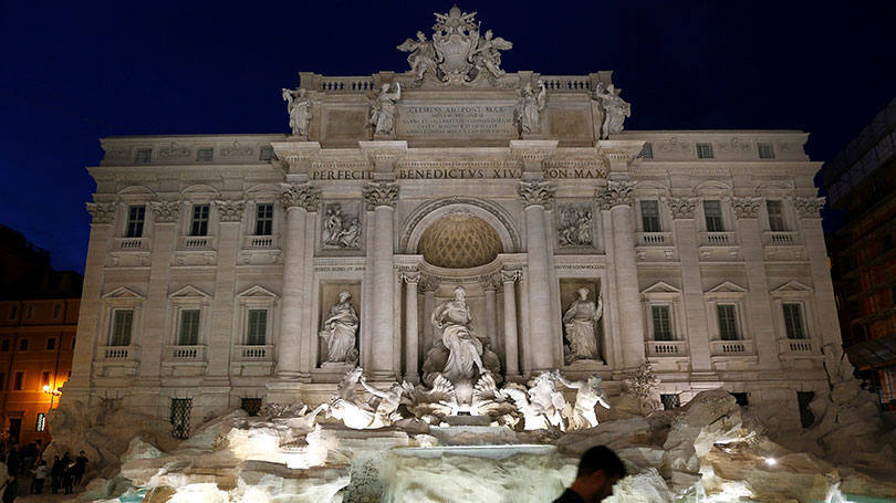 03-apos-reforma-a-fontana-di-trevi-e-reinaugurada-em-roma