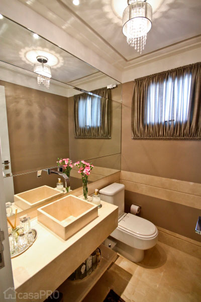 O lavabo sofisticado é assinado por Elizabeth Martins. O lavabo sofisticado é assinado por Elizabeth Martins.