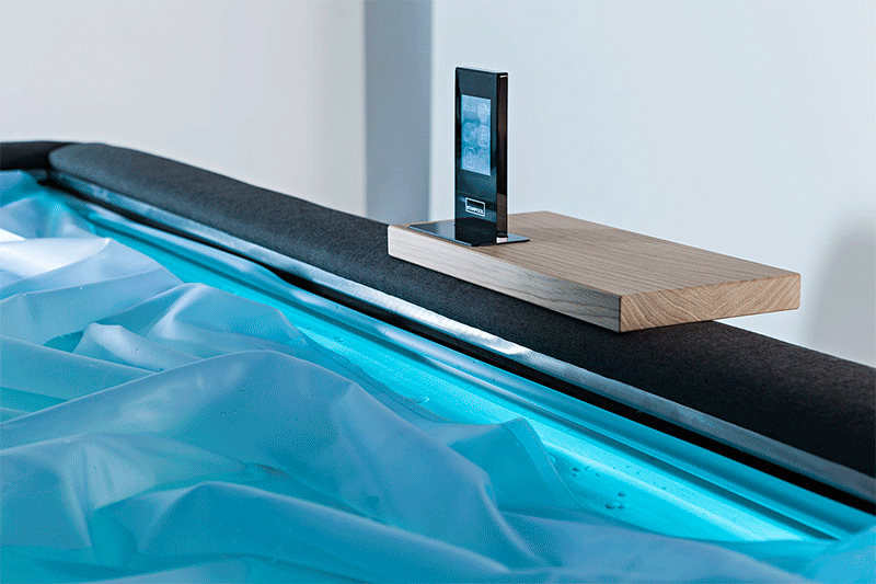 03-cama-com-colchao-de-agua-da-a-sensacao-de-se-estar-flutuando