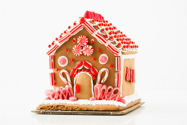03-casinhas-feitas-de-gingerbread-para-decorar-a-mesa-de-natal