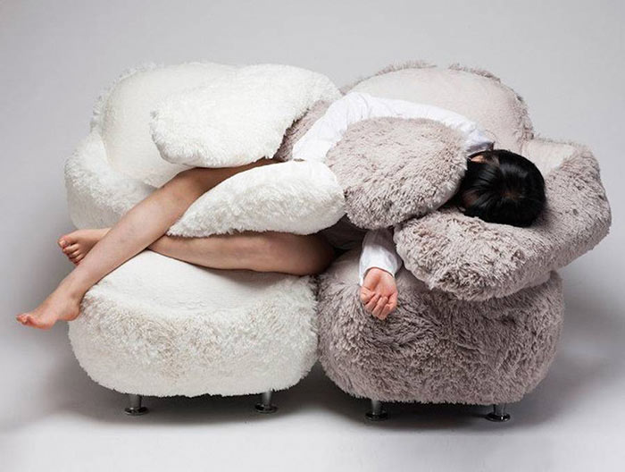 03--free-hug-sofa
