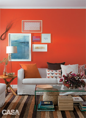 03 Sala parede cor laranja vermelho vibrante