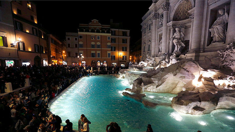 04-apos-reforma-a-fontana-di-trevi-e-reinaugurada-em-roma