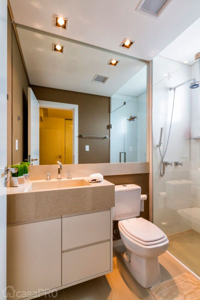 Cores neutras marcam o banheiro projetado por DuoTraço Arquitetura.