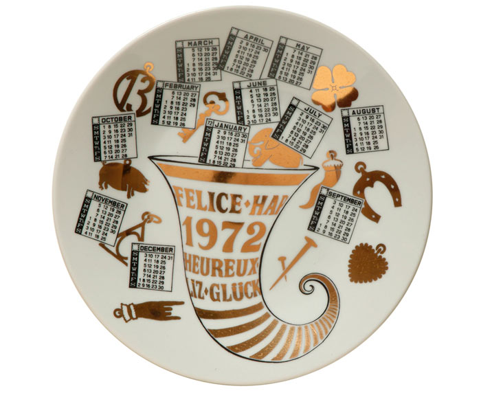 04-fornasetti-revela-seu-calendario-em-prato-de-porcelana-para-2016