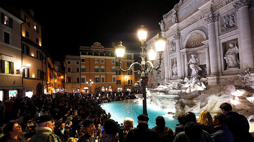 06-apos-reforma-a-fontana-di-trevi-e-reinaugurada-em-roma
