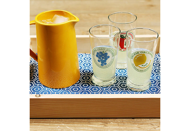 06-bandeja-de-madeira-decorada-com-papel-adesivo