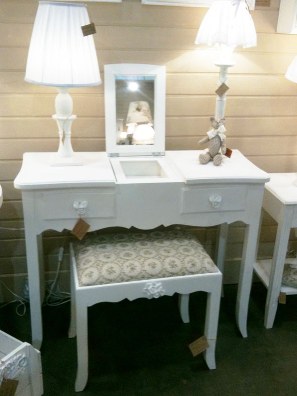 10 lançamentos de penteadeiras e escrivaninhas