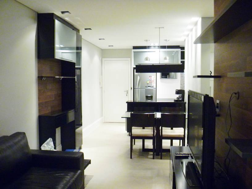 Neste apartamento, a sala e quartos foram feitos com cimento queimado da NS Brasil. O total da área é de 37m². Créditos para a arquiteta Andrea Vasconcelos.