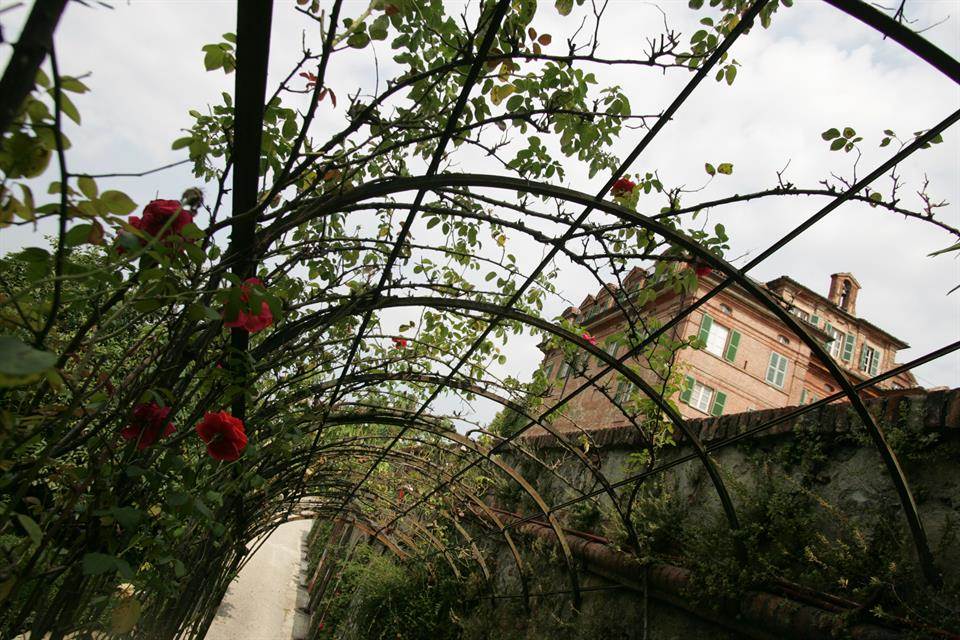 06-casa-infancia-carla-bruni-sarkozy-venda-castelo-historico-italia