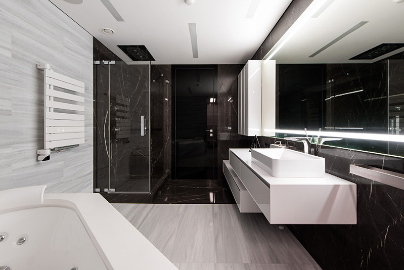 06b-preto-e-branco-dominam-os-interiores-de-apartamento-em-moscou
