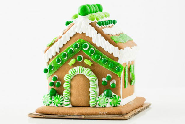 08-casinhas-feitas-de-gingerbread-para-decorar-a-mesa-de-natal