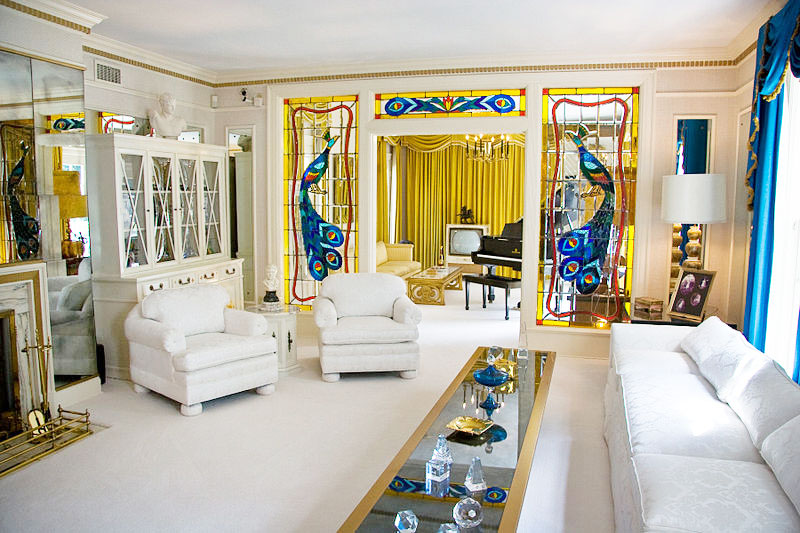 Sala de estar do edifício, Graceland, nos Estados Unidos, onde Elvis Presley morou.