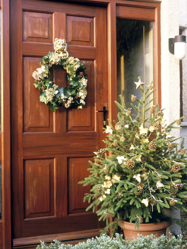 23 ideias para decorar a porta e a fachada de casa para o Natal | 23 ideias para decorar a porta e a fachada de casa para o Natal |
