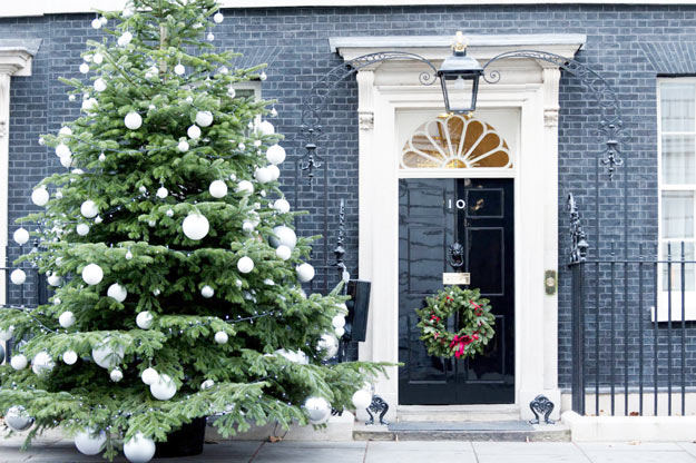 09-ideias-para-decorar-a-porta-e-a-fachada-de-casa-para-o-natal
