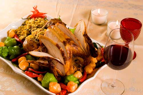 O tradicional peito de peru ganhou molho de champanhe, ma&ccedil;&atilde; e am&ecirc;ndoas na ...