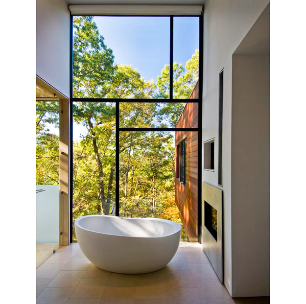 10-Construída pelo arquiteto Robert Gurney em Glen Echo, nos Estados Unidos, a vista deste banheiro dá para uma floresta
