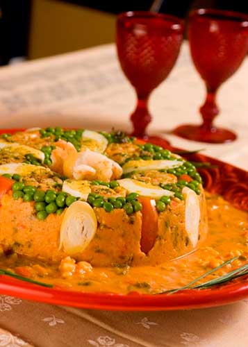 O tradicional cuscuz paulistano &eacute; preparado com recheio de camar&atilde;o pela Rot...