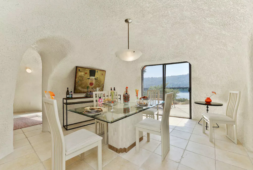 11-voce-pode-alugar-casa-flintstone-airbnb