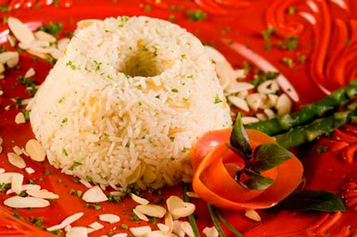 Simples e tipicamente natalino, o arroz de amêndoas da Rotisserie Sergio Arn...