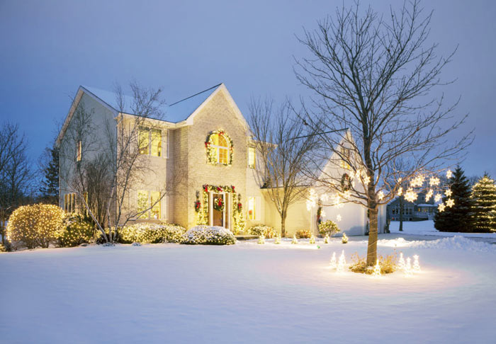 12-ideias-para-decorar-a-porta-e-a-fachada-de-casa-para-o-natal