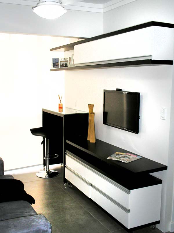 Canto da TV de um apartamento de 54 m². Projeto de Ana Paula Boufleur.