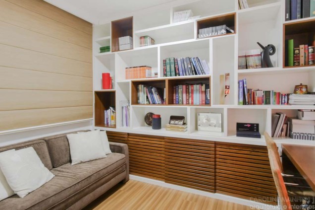 Sala de estar de um apartamento de 90 m², em São Paulo. Projeto de Caroline Manfrin.