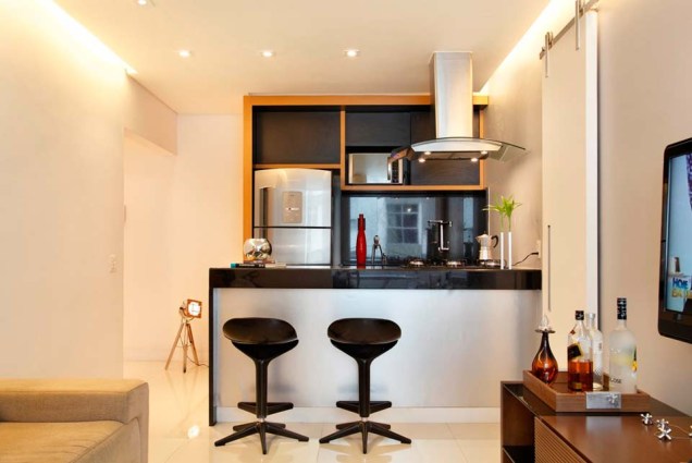 Sala de estar de um apartamento de 50², em Copacabana, Rio de Janeiro. Ambiente projetado por Aline Sampaio Passos.