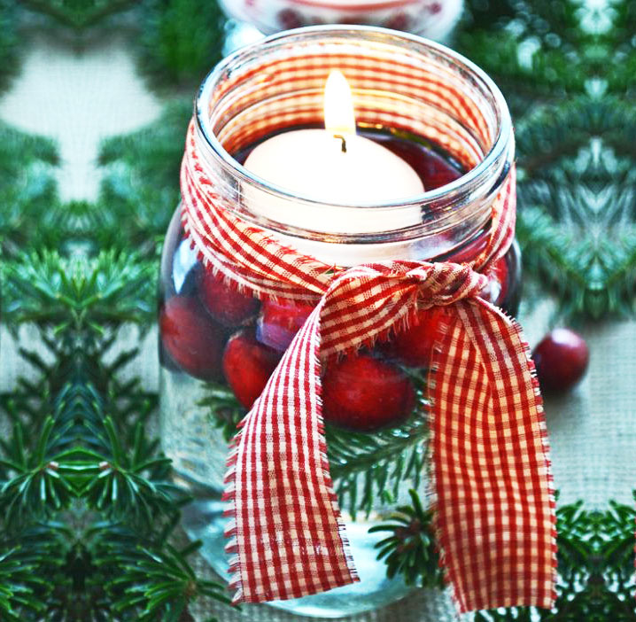 Decoração de natal; mesa de natal decorada; vela de natal; decoração de natal simples