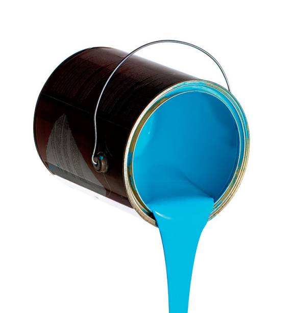 Cor no epóxi. Prática de aplicar, tinta ganha versões mais vibrantes. Quer pintar as paredes com a nuance do ano? De acordo com a Suvinil, trata-se do curaçau blue (abaixo). A pesquisa de tendências realizada pela empresa aposta na tonalidade, percebida como limpa e iluminada. Outras 32 comparecem na paleta para 2014. Todas são viáveis na tinta epóxi Suvinil Banheiros e Cozinhas, lavável e antimofo. À base de água, não tem cheiro e pode ser aplicada sobre azulejos ou alvenaria. Um galão (3,6 litros) rende até 70 m2 por demão. Na Tintas MC, por R$ 173.