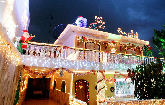 16-ideias-para-decorar-a-porta-e-a-fachada-de-casa-para-o-natal
