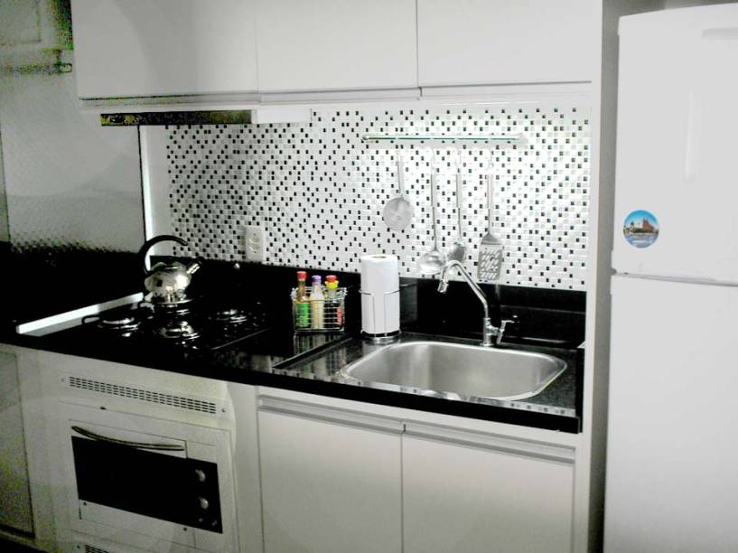 Cozinha de um apartamento de 54 m². Projeto de Ana Paula Boufleur.