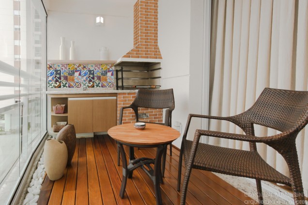 Sala de estar de um apartamento de 80 m², em Porto Alegre. Projetado por Caio Rodrigues de Santi.